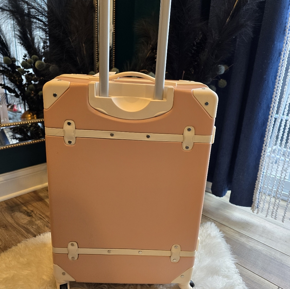 Jessica Simpson 24"Hardside Vintage Laugage Color:Rose Gold4 Spinner New - Picture 5 of 8